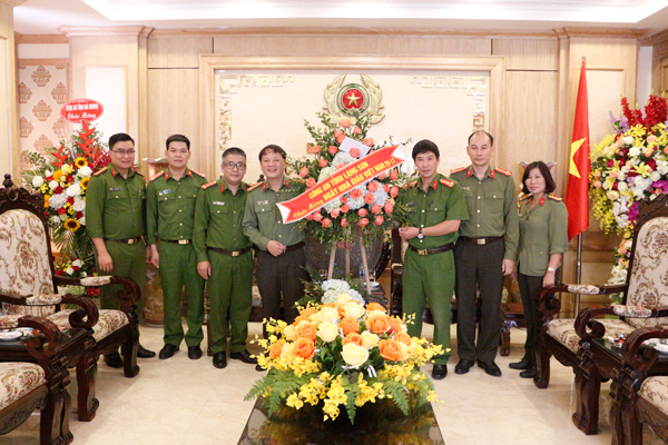Công an tỉnh Lạng Sơn chúc mừng Ban Giám đốc và cán bộ, giảng viên Học viện